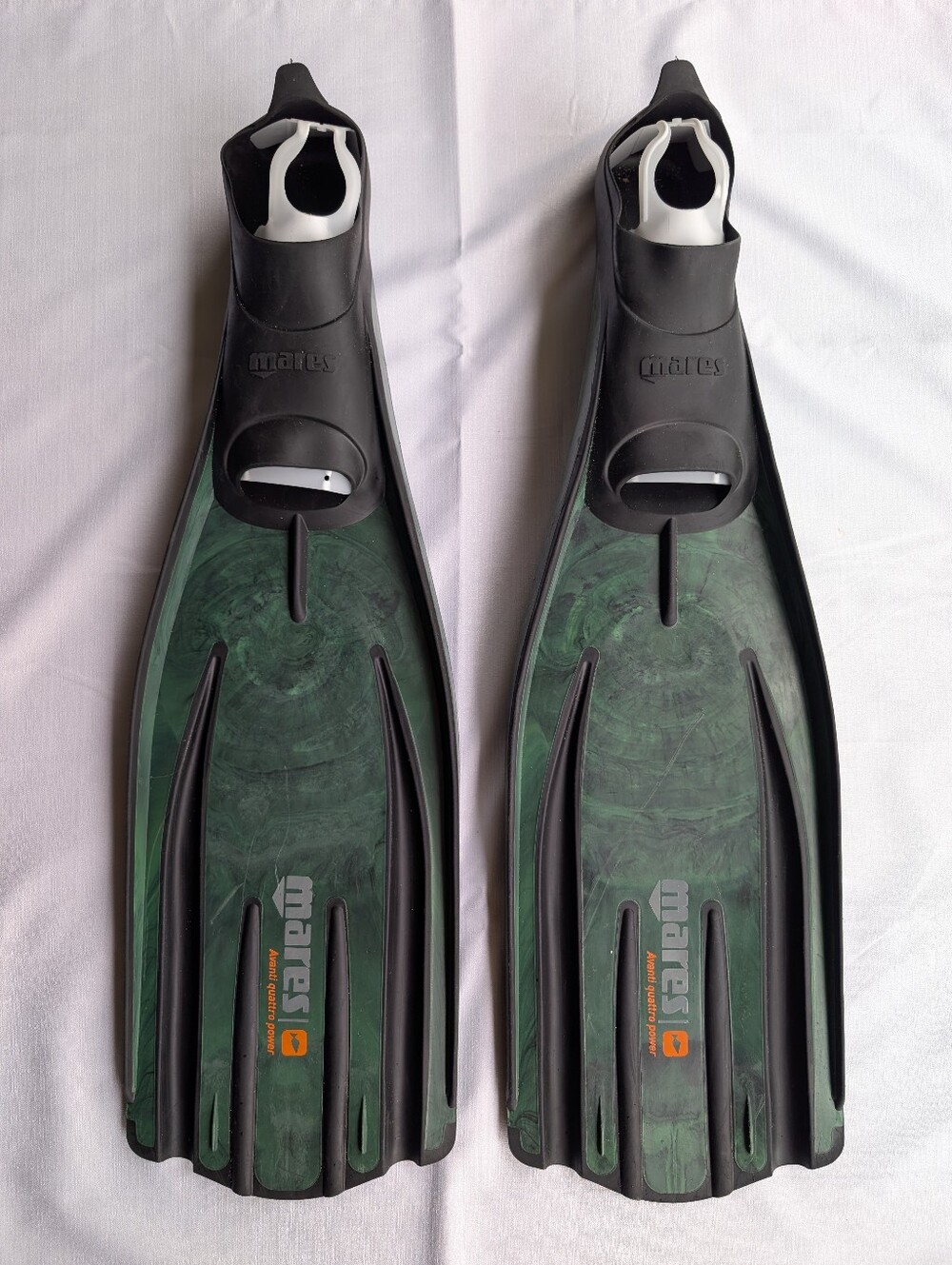 Mares Full-Foot Avanti Quattro Power Dive Fins in Green and Black Size 11-12